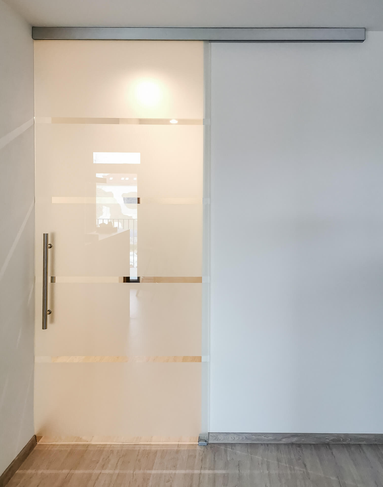 posuvné sklenené dvere s motívom